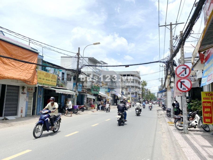 Bán nhà 2 lầu, nở hậu mặt tiền đường Dã Tượng P10 Q8 - Mr Hà 0903772656