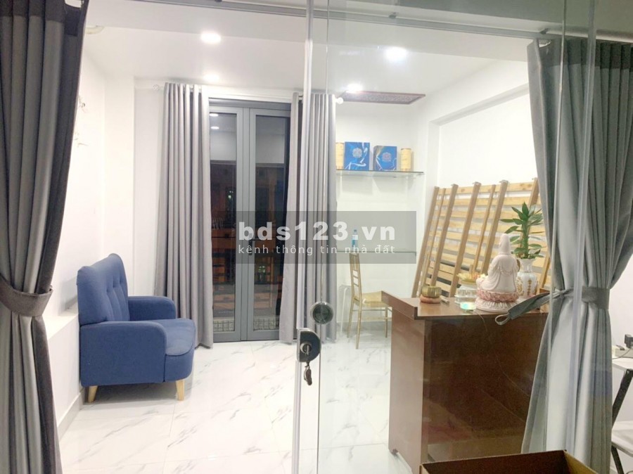 Bán nhà 2 lầu, nở hậu mặt tiền đường Dã Tượng P10 Q8 - Mr Hà 0903772656