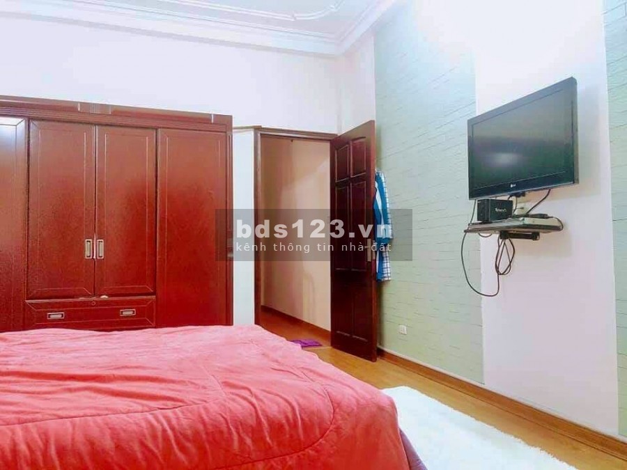 Lĩnh Nam, nhà rộng đẹp, sát phố, ô tô đỗ cửa, DT53m2, 5 tầng, nhỉnh 5 tỷ, Hoàng Mai