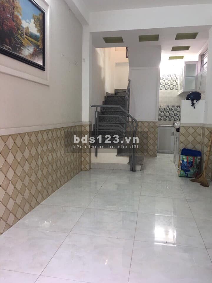 Gia đình xuất cảnh cần bán gấp căn nhà hẻm xe hơi đường Trần Đình Xu, Q.1