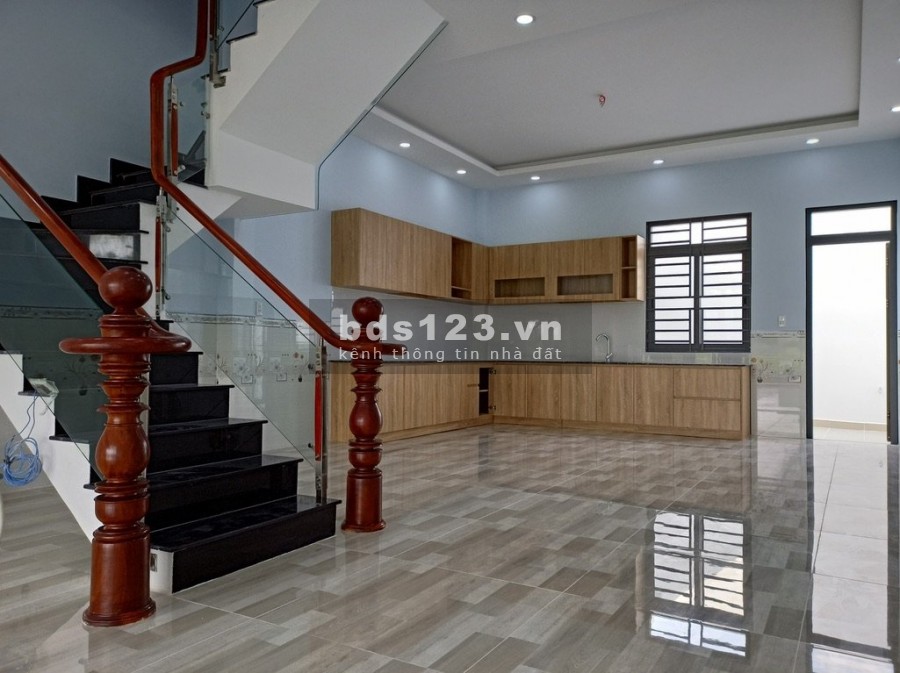 Nhà 1 trệt 2 lầu / 79-127m2 / gần chợ Bình Chánh chỉ từ 1.8 tỷ