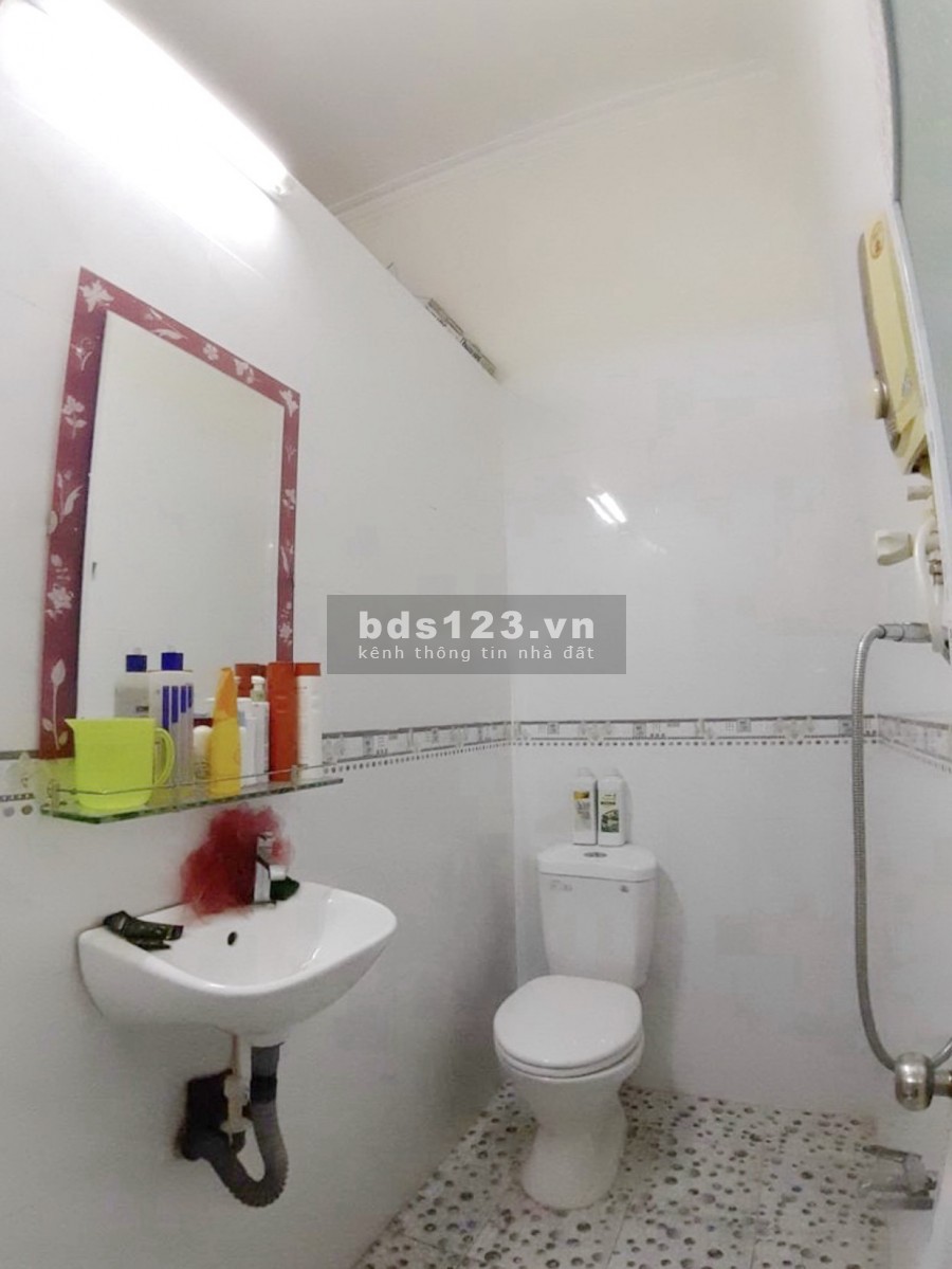 Nhà mới 3 lầu đúc, mặt tiền Lạc Long Quân P1 Q11