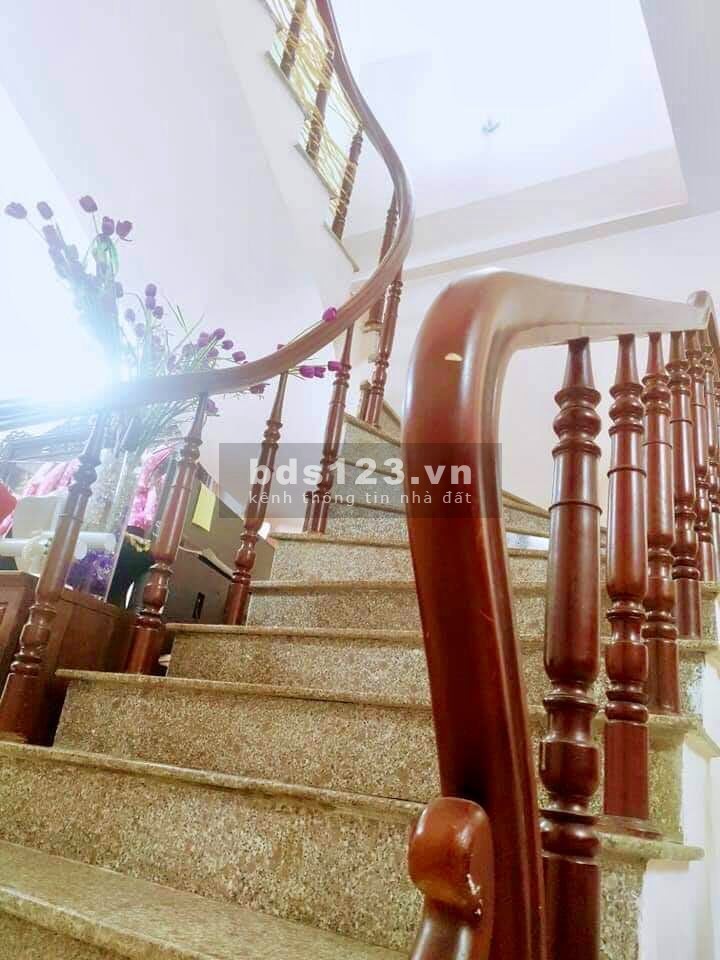 Lĩnh Nam, nhà rộng đẹp, sát phố, ô tô đỗ cửa, DT53m2, 5 tầng, nhỉnh 5 tỷ, Hoàng Mai