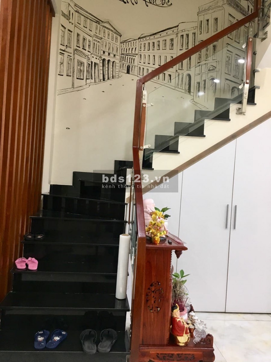 Bán nhà đường Lê Đức Thọ, xe hơi ngủ trong nhà, nhà đẹp vào ở ngay.