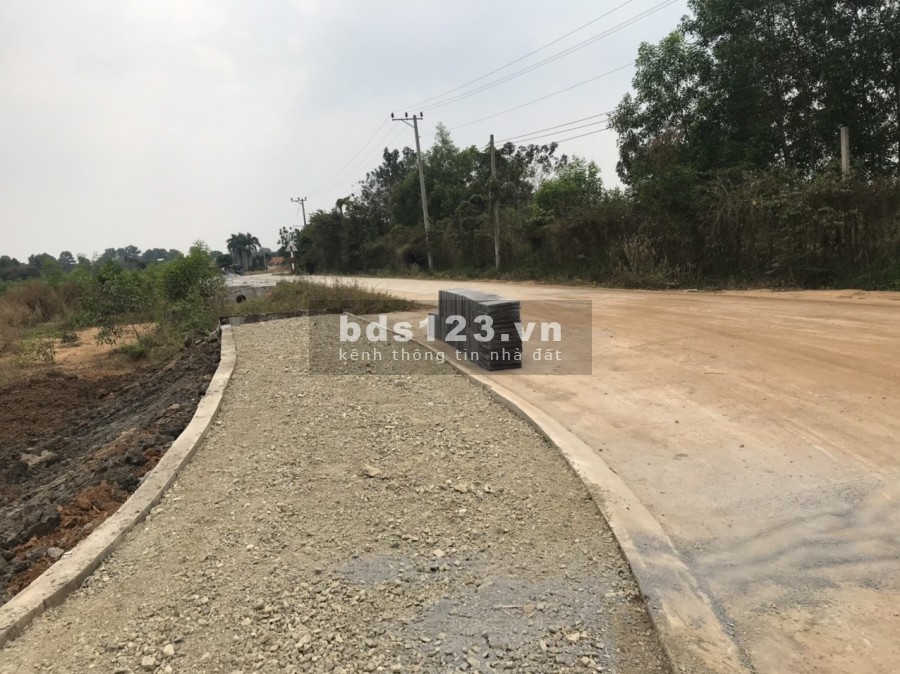 Chính chủ vỡ nợ bán lô đất gần vòng xoay Hắc Dịch