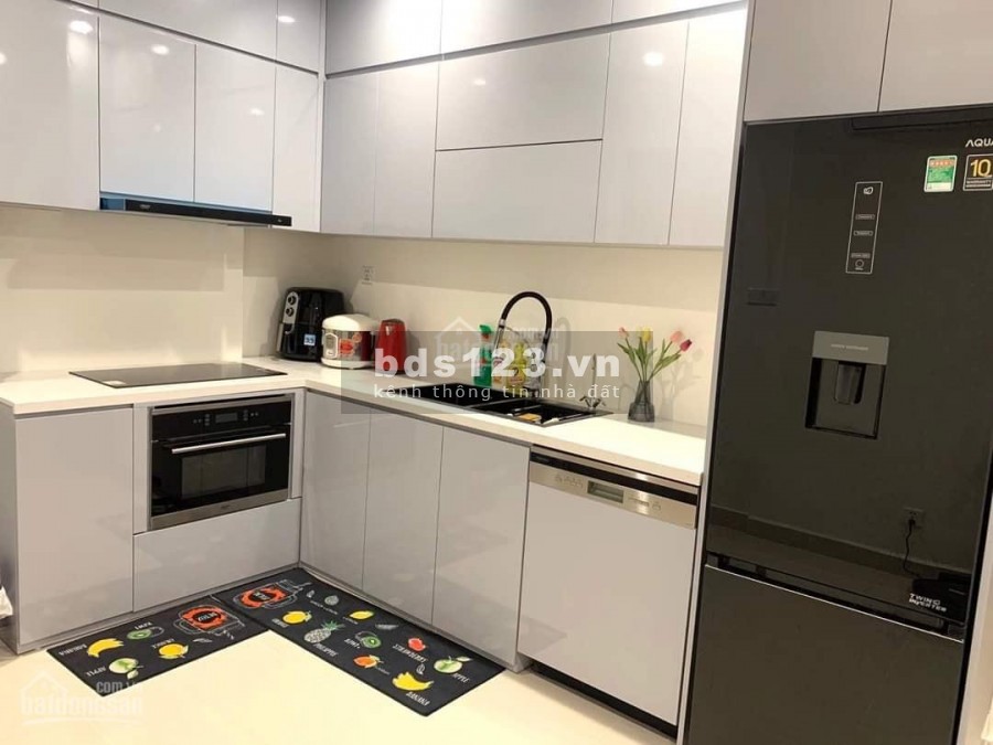 Cho thuê căn hộ mới nhận rộng 58m2, 2 PN, có sẵn đồ dùng, cc Imperial Place, giá 5.8 triệu/tháng