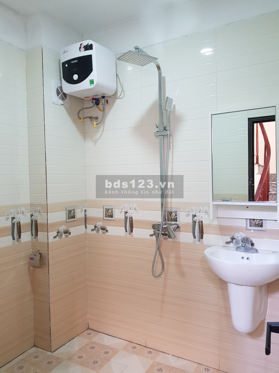 BÁN NHÀ PHỐ TRẠM - 30M² x 5 TẦNG - Ô TÔ CON ĐỖ CỔNG, 2 MẶT THOÁNG [2.4 TỶ]
