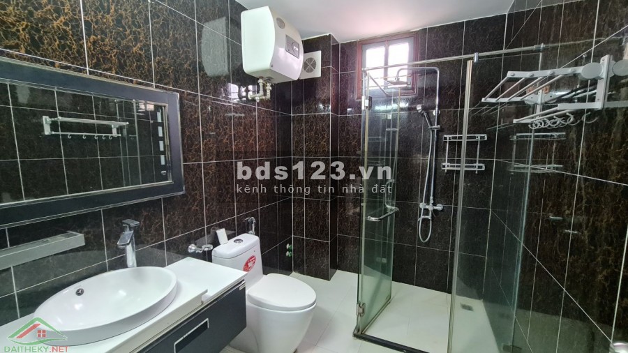 Gấp cần bán trước tết nhà phố Lâm Hạ 83 m2 x4T chỉ 5.1 tỷ: LH 0981022048