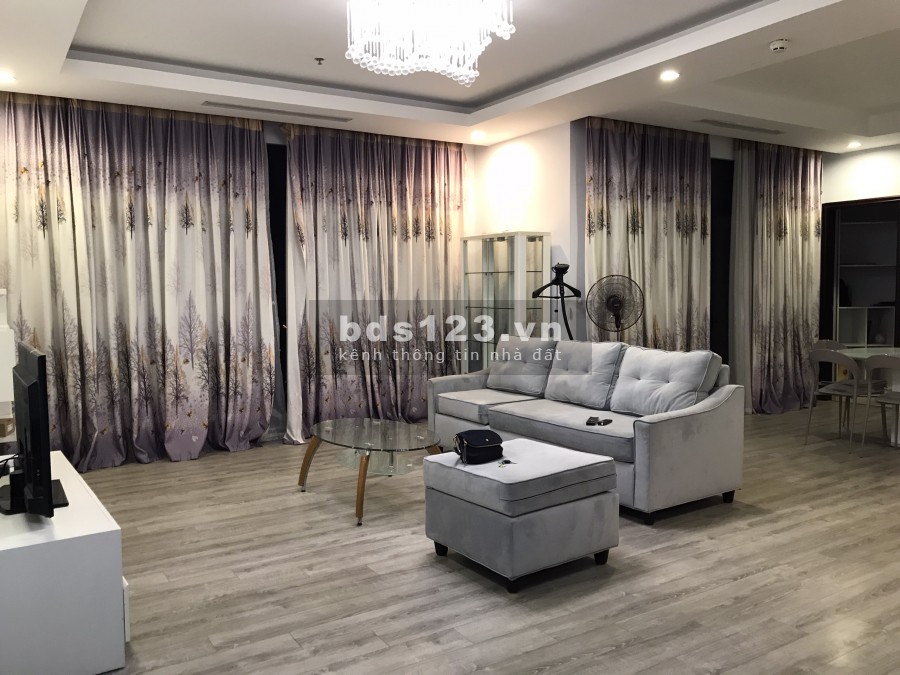 Bán gấp căn hộ full nội thất 3 ngủ, 151m2 Royal city, giá: 6.3 tỷ bao phí, LH: 0967839010