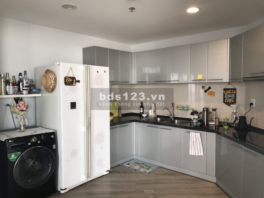 Bán gấp căn hộ full nội thất 3 ngủ, 151m2 Royal city, giá: 6.3 tỷ bao phí, LH: 0967839010