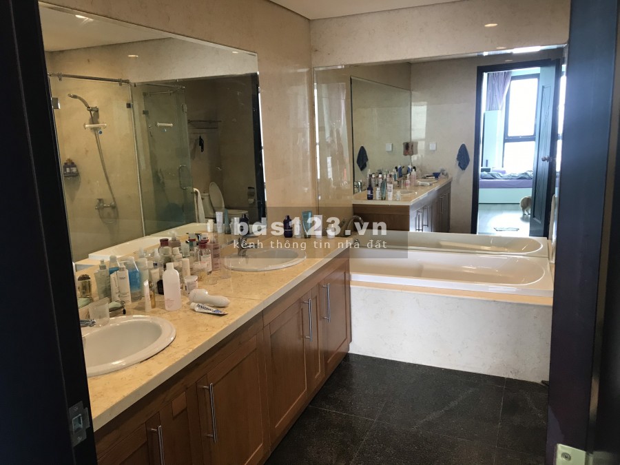 Bán gấp căn hộ full nội thất 3 ngủ, 151m2 Royal city, giá: 6.3 tỷ bao phí, LH: 0967839010