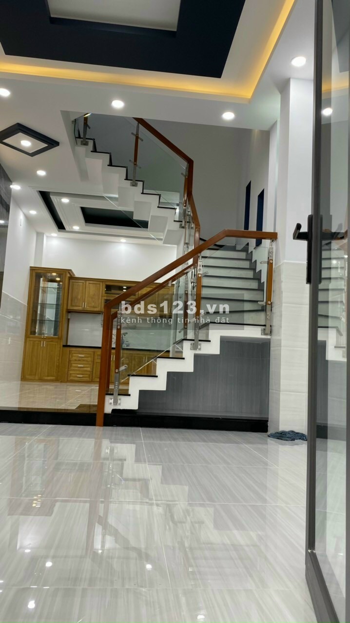 Chính chủ hạ giá bán gấp trước tết, hẻm thông 7m, 3 lầu có gara oto, 4pn,giá 3.9 tỷ