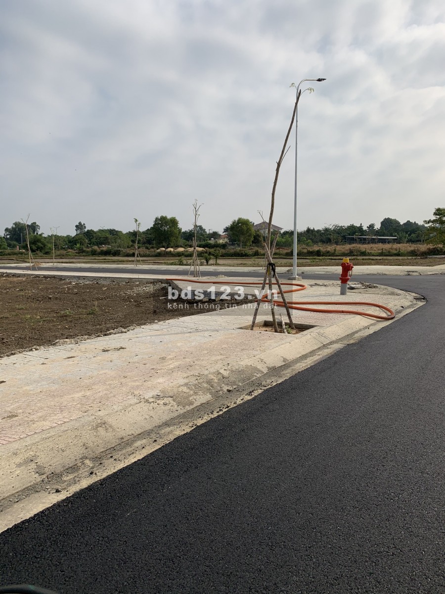 Cần bán gấp lô đất nền sổ đỏ 2MT 112m2TP Bà Rịa gần Ngã Tư Hòa Long alo Kim: 0938119885