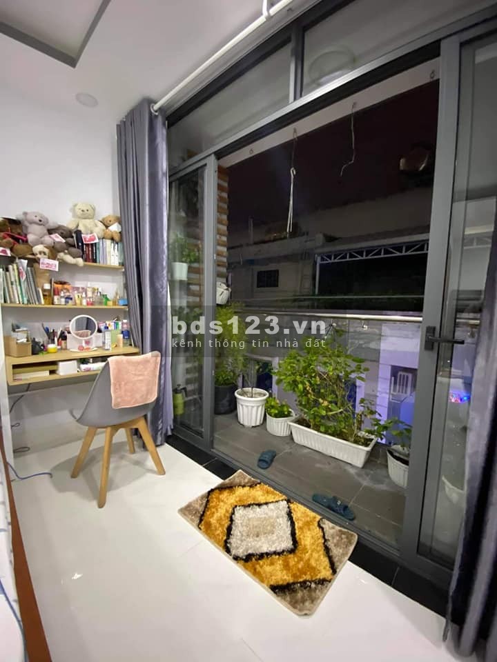 Bán nhà 686/72 Cách Mạng Tháng 8, phường 11, Quận 3. Công nhận 60m2.