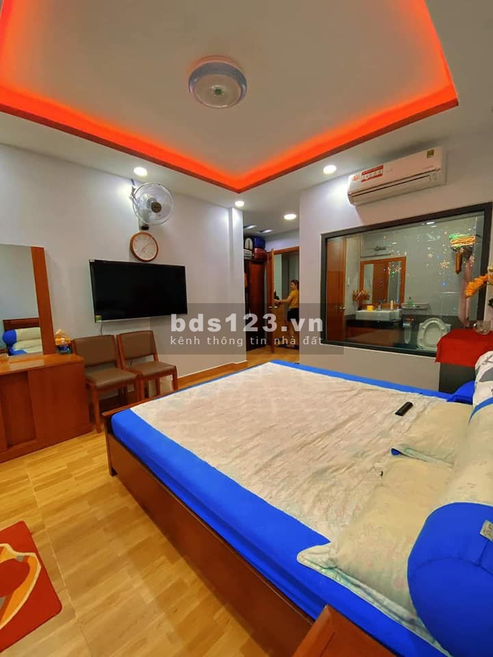 Bán nhà 686/72 Cách Mạng Tháng 8, phường 11, Quận 3. Công nhận 60m2.