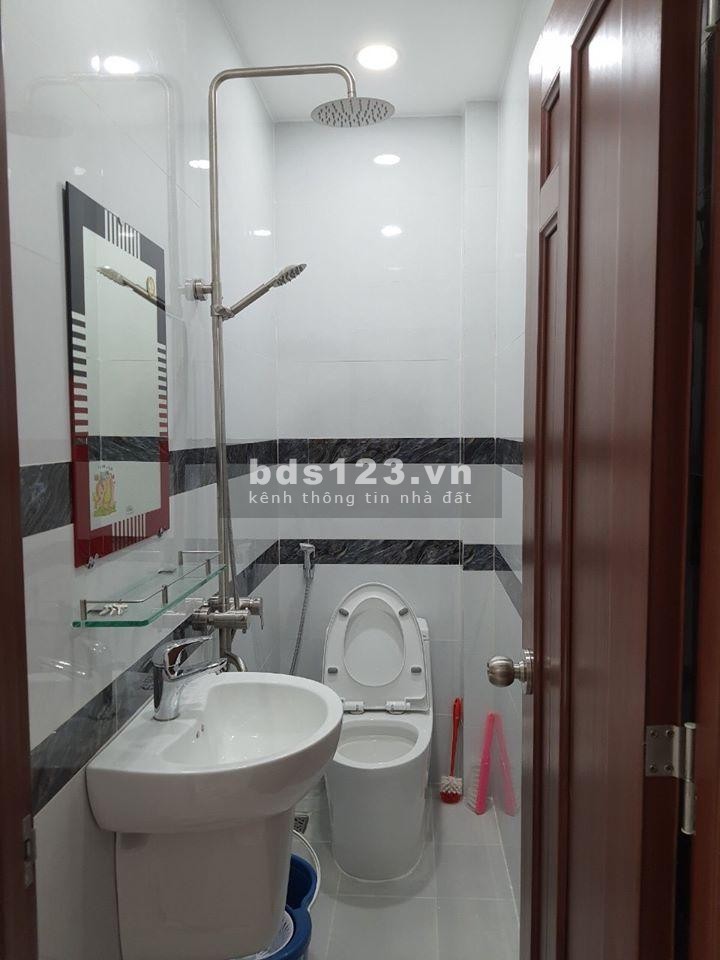 Bán nhà Hẻm xe hơi 6m thông, 2 lầu + 4 phòng ngủ rộng rãi. Vào ở ngay!