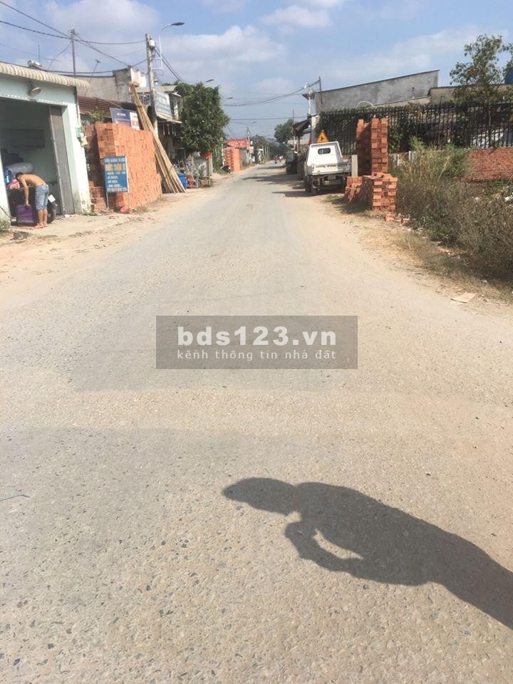Đất sổ riêng sang tên ngay, ngân hàng hỗ trợ vay 70%, giấy phép xây dựng đường hiện hữu 8m ấp 2 Vĩnh Lộc A