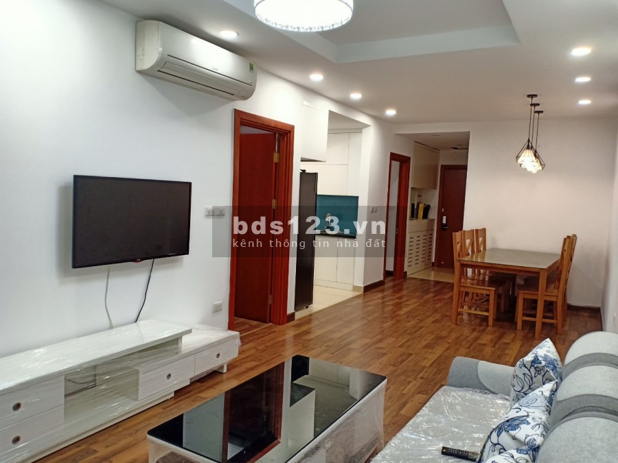 Bán căn 2 ngủ, CC Goldmark City, 78m, full đồ, ban công đông nam, 2.23 tỷ