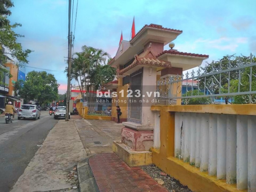 Kẹt Tiền Bán Gấp Mặt Tiền Đinh Tiên Hoàng Ngay Ngã Tư Giao Với Nhật Lệ, Giá Sập Sàn