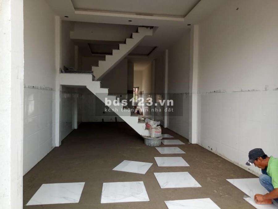 Nhà 2 lầu 5 PN, DT 100m2,SHR, giá 2 tỷ 750tr, hỗ trợ NH 50%