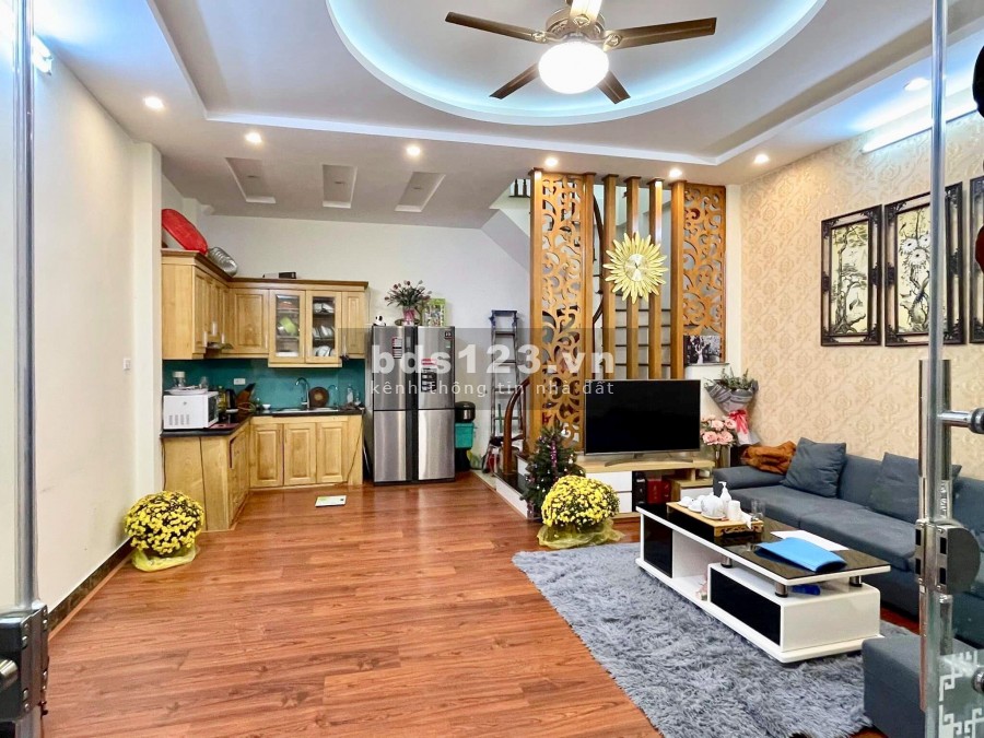 Bạch Mai, nhỉnh 3 tỷ, sở hữu ngay tổ ấm cực xịn, 37m2, 5 tầng, nở hậu. Hai Bà Trưng