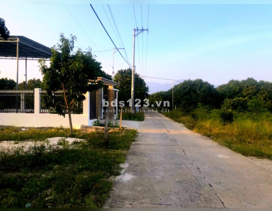 Bán nhanh lô đất cách đường Đinh Tiên Hoàng 100m