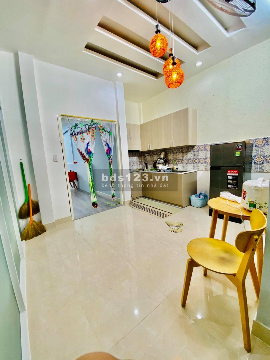Nhà đẹp đường Đồng Đen, Tân Bình, 2 mặt HXH, 65 m2, 2 tầng chỉ 8 tỷ 5