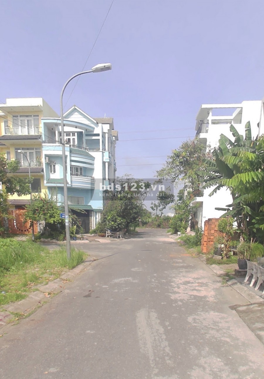 Cần nhượng lô đất MT Hậu Giang, P. 12, Q 6, gần vòng xoay Phú Lâm, giá 2.2 tỷ, có sổ,100m2.