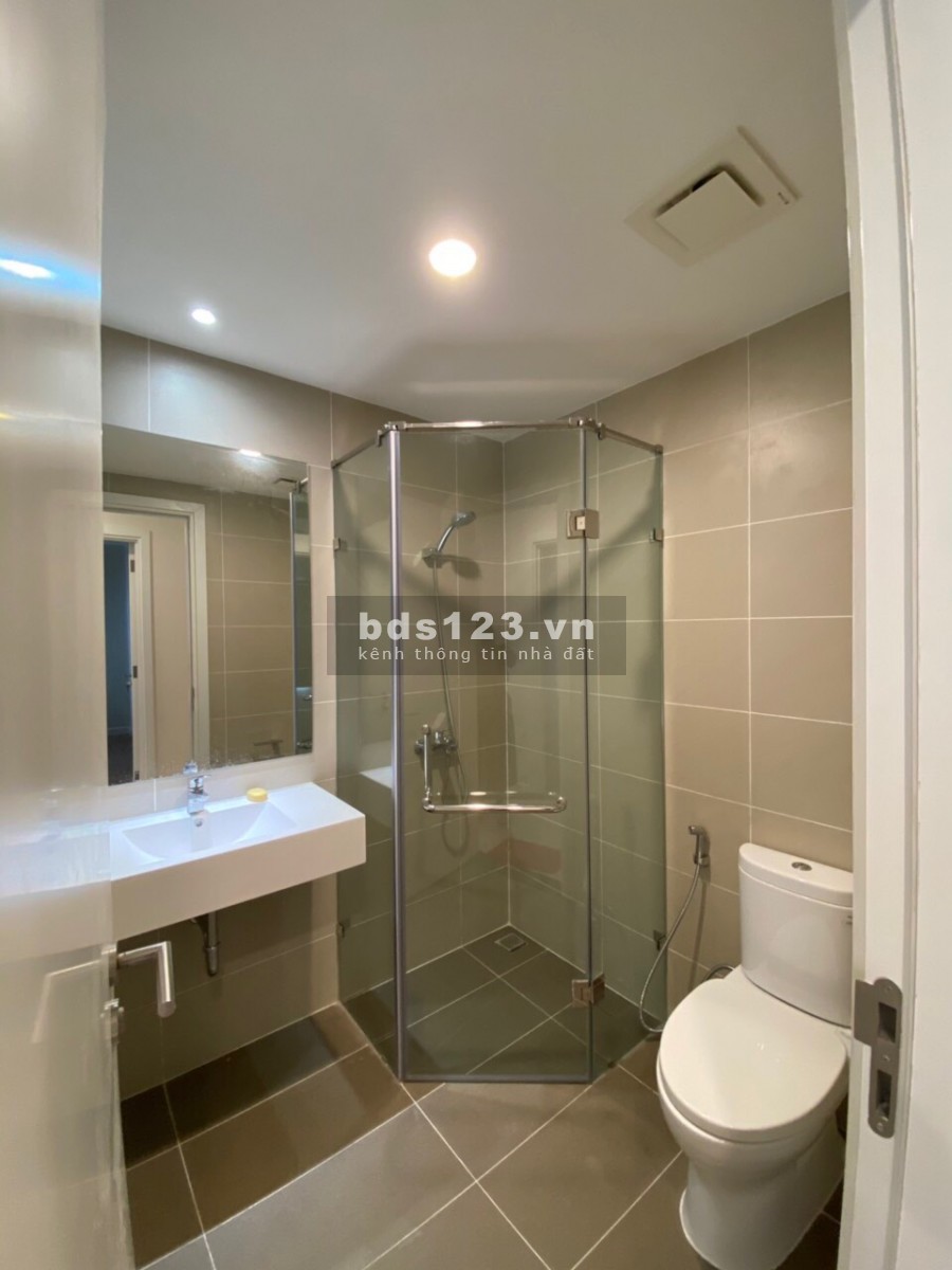 Bán gấp CHCC cao cấp Kosmo Tây Hồ, 80m2; giá bán cắt lỗ 3,1 tỷ.