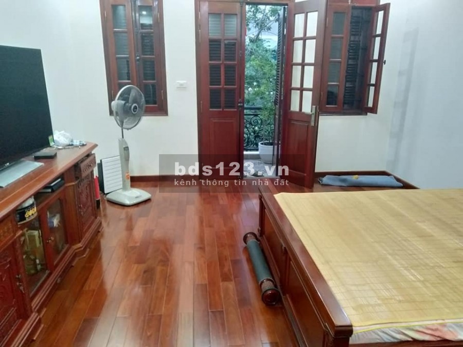 Bán nhà riêng tại 173 Hoàng Hoa Thám, 4 tầng ngõ thông mặt tiền rộng giá 5.6 tỷ