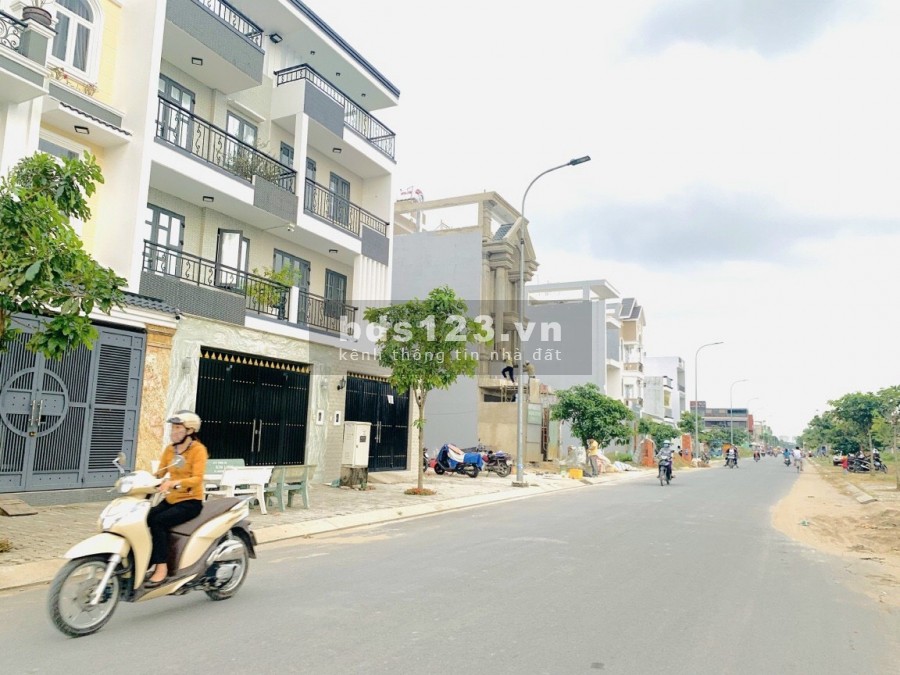 Cần bán gấp lô đất nền giá rẻ Quận Bình Tân gần Aeon Mall Bình Tân, sổ hồng riêng