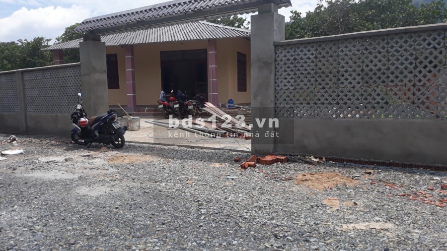 CẦN BÁN 2,5 MẪU ĐẤT VƯỜN SUỐI CÁT, TẶNG NHÀ CẤP 4.