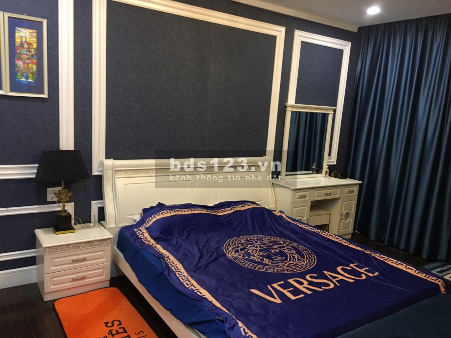 Tôi cần bán gấp căn góc 181m2 Royal city, Giá 8,0 tỷ. LH: 0967839010