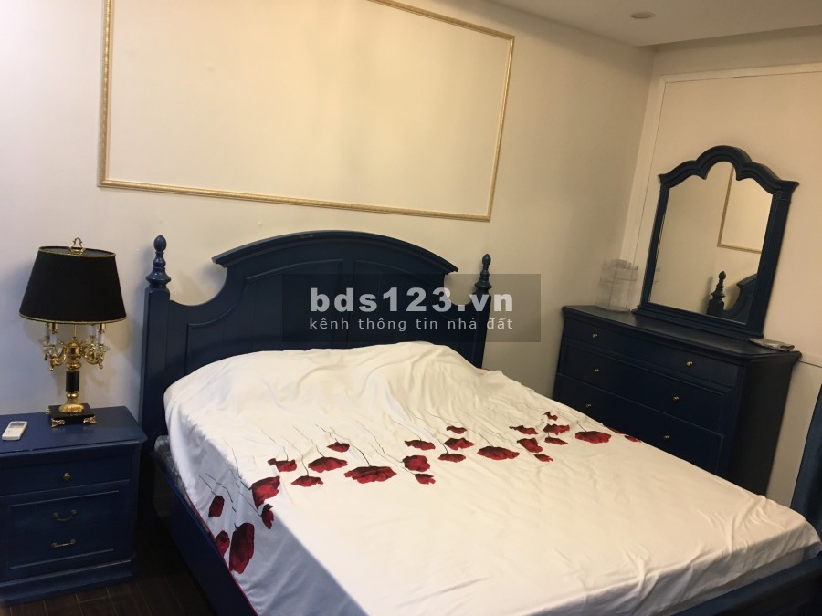 Tôi cần bán gấp căn góc 181m2 Royal city, Giá 8,0 tỷ. LH: 0967839010