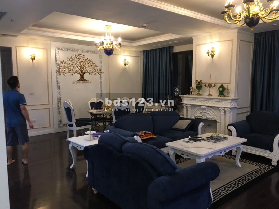 Tôi cần bán gấp căn góc 181m2 Royal city, Giá 8,0 tỷ. LH: 0967839010