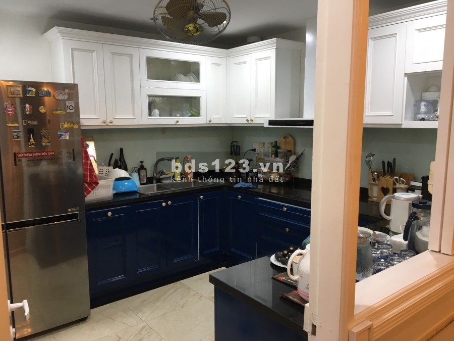 Tôi cần bán gấp căn góc 181m2 Royal city, Giá 8,0 tỷ. LH: 0967839010
