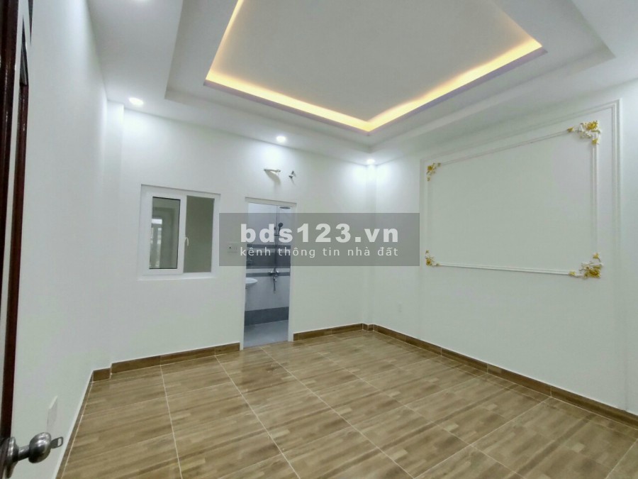 Bán nhà Hẻm xe hơi 6m thông, 2 lầu + 4 phòng ngủ rộng rãi. Vào ở ngay!