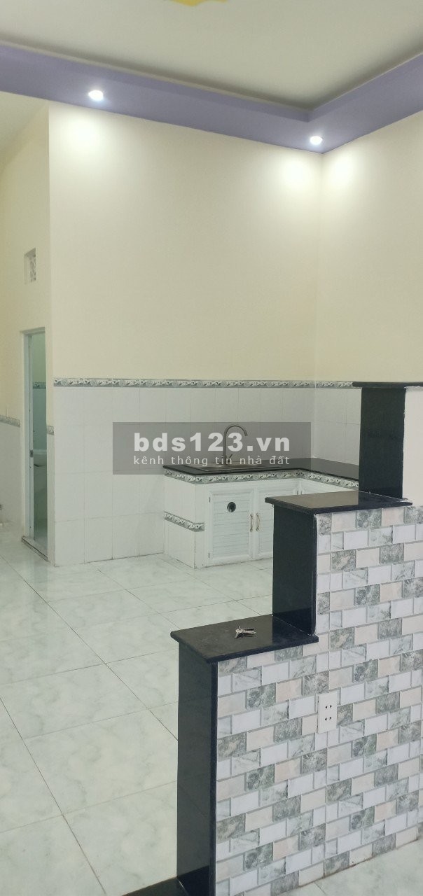 Cô bán 2 nhà cấp 4 trong tháng mới xây DT 150m2(2PN 2WC)giá 2ty sát cty giày QL13, thu nhập 8tr/tháng