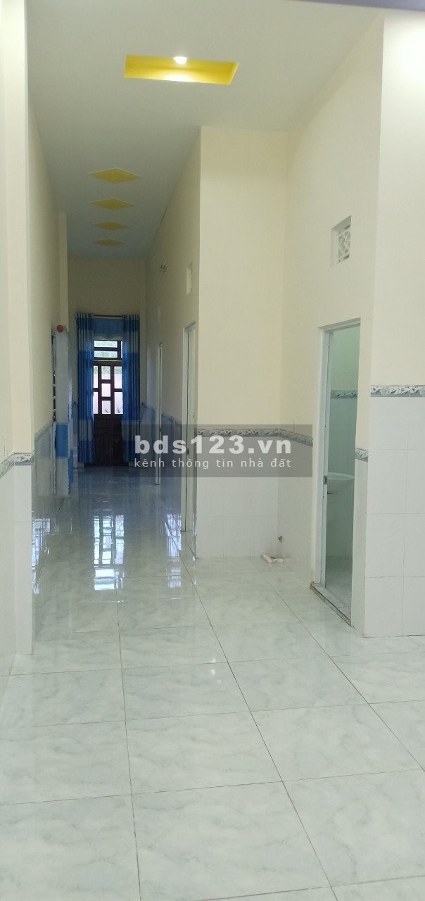 Cô bán 2 nhà cấp 4 trong tháng mới xây DT 150m2(2PN 2WC)giá 2ty sát cty giày QL13, thu nhập 8tr/tháng