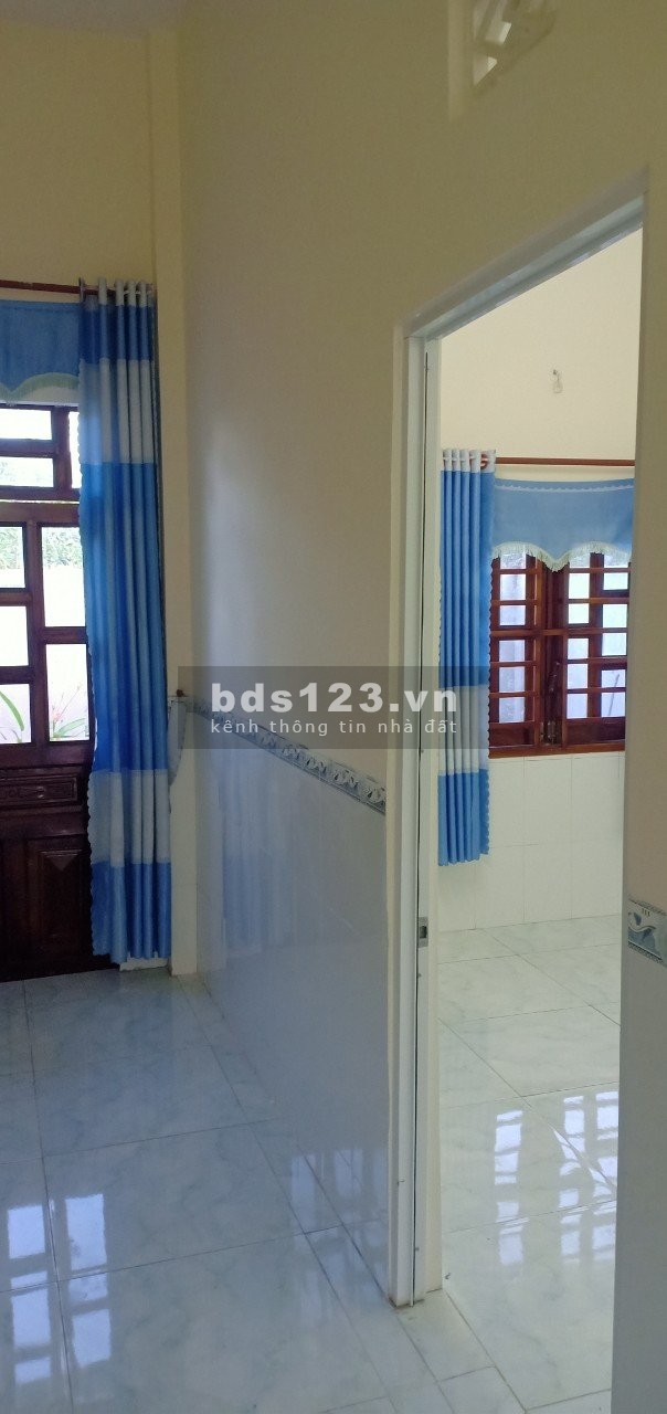 Cô bán 2 nhà cấp 4 trong tháng mới xây DT 150m2(2PN 2WC)giá 2ty sát cty giày QL13, thu nhập 8tr/tháng