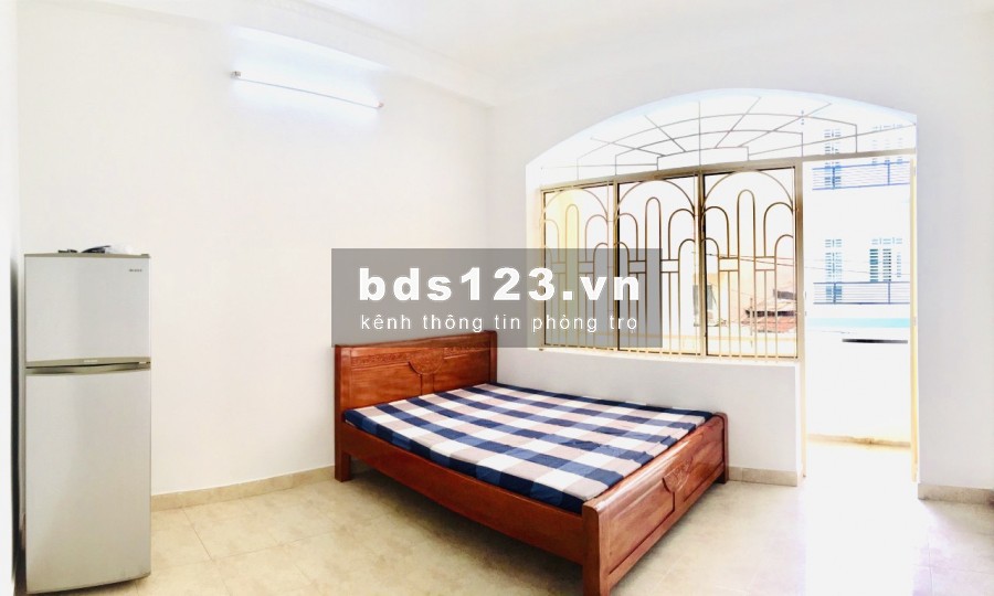 Phòng BAN CÔNG 28m2 Phú Nhuận Full nội thất,free DV
