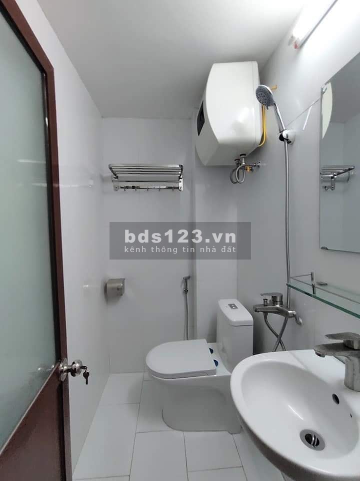 Hai Bà Trưng , Ô Tô đỗ cửa , kinh doanh , mặt tiền 5M , 23Mx4T. 2.85 tỷ