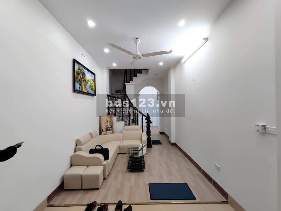 Hai Bà Trưng , Ô Tô đỗ cửa , kinh doanh , mặt tiền 5M , 23Mx4T. 2.85 tỷ