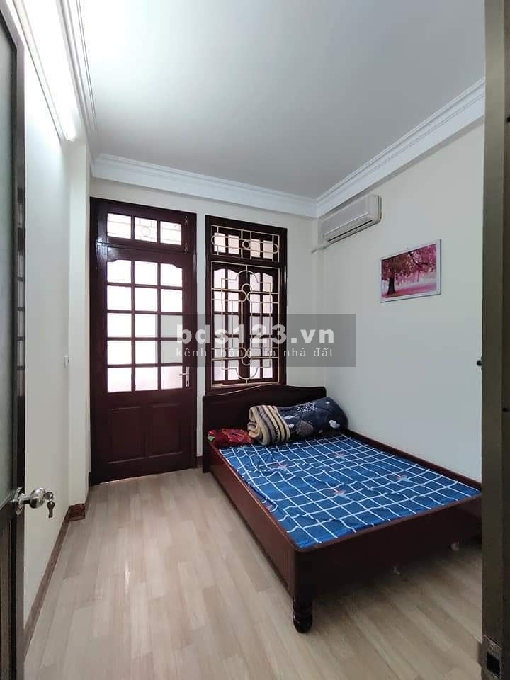 Hai Bà Trưng , Ô Tô đỗ cửa , kinh doanh , mặt tiền 5M , 23Mx4T. 2.85 tỷ