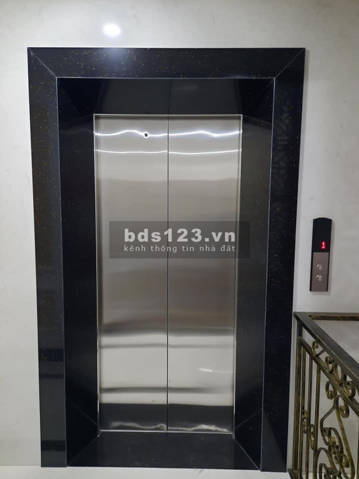 Bán nhà phố Nguyễn Phong Sắc 121m2x7T mặt tiền 7m giá 20 tỷ
