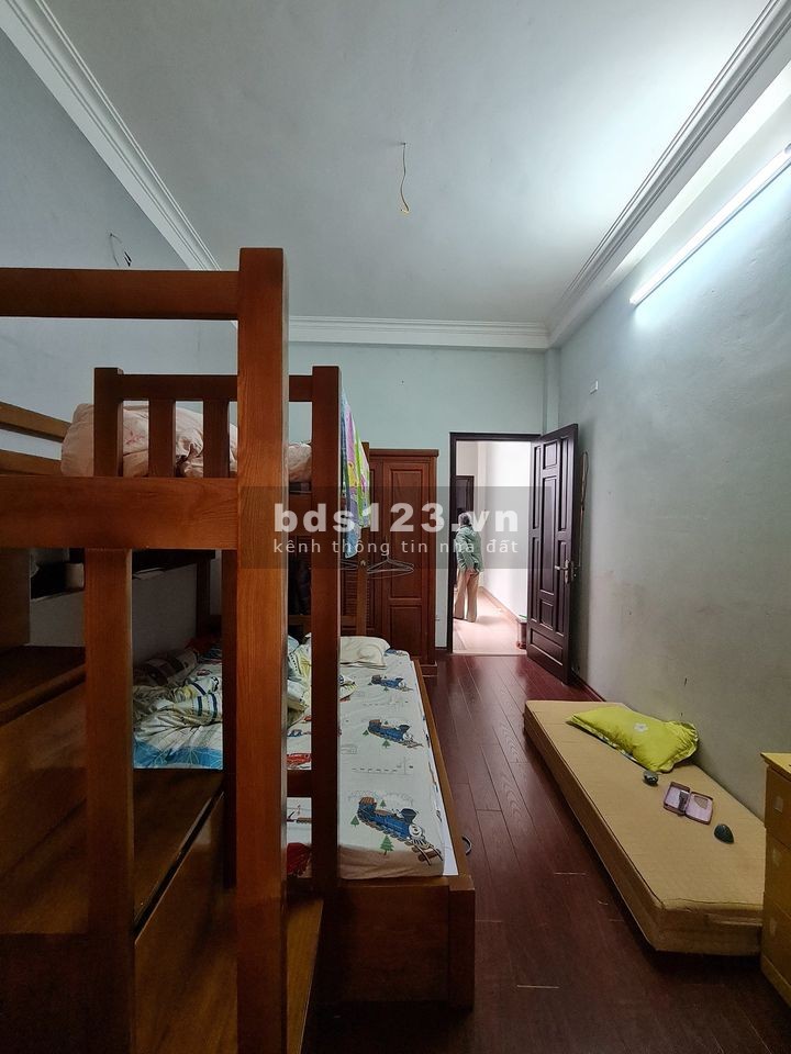 BÁN NHÀ Ngọc Thụy, Diện Tích Rộng, Gần Mặt Phố, ô tô Đỗ Cửa