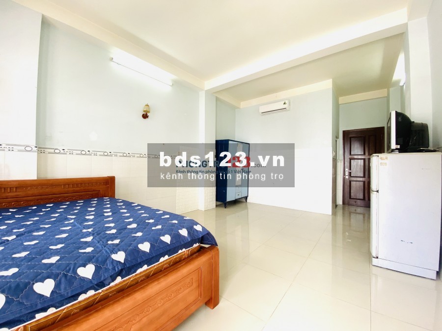 Phòng BAN CÔNG 35m2 Quận 1 Full nội thất,free DV , 4tr5 LÌ XÌ 1TRIEU