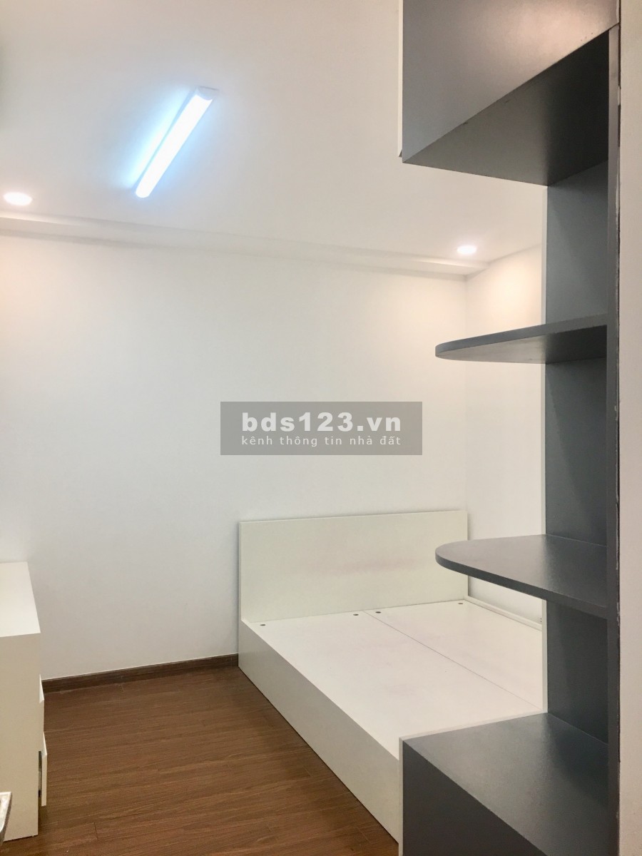Chính chủ bán gấp căn hộ 3 ngủ ở Eco green city, diện tích 95m, giá 2.75 tỷ.