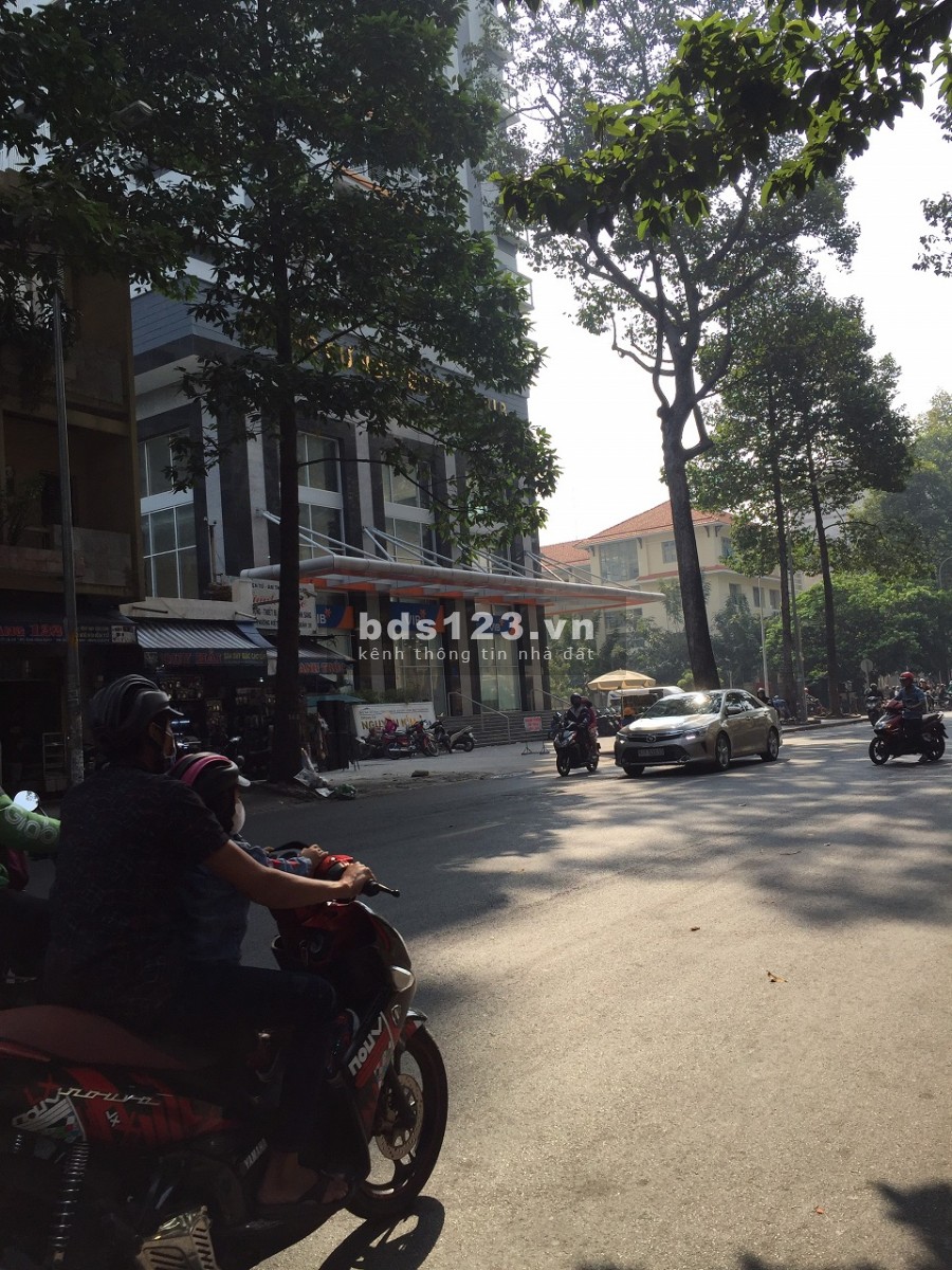 Nhà đẹp đúc 3 tấm MT Lý Thường Kiệt Q10 (5x23) giá 27 tỷ (TL)