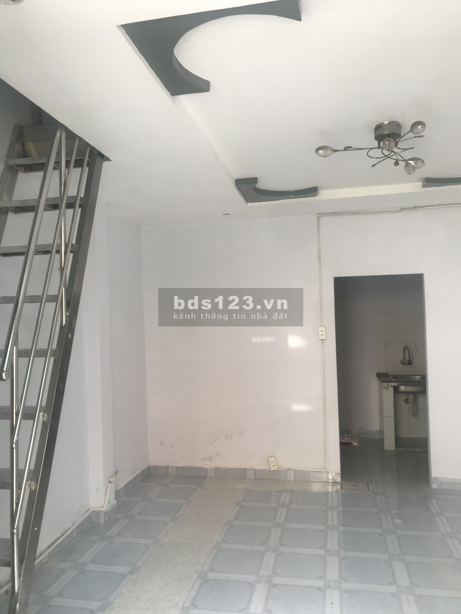 Nhà 4x8m hẻm 4m thông giáp quận Tân Phú không lộ giới